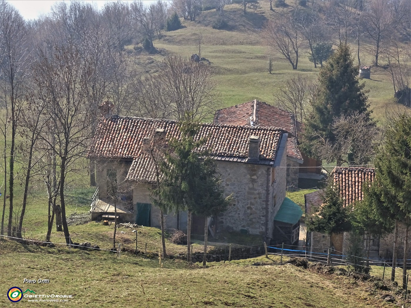 39 Passaggio sopra le poche case di Sonzogno (1180 m) .JPG